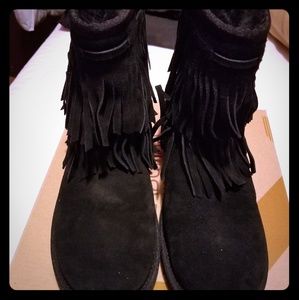 Black fringe boots